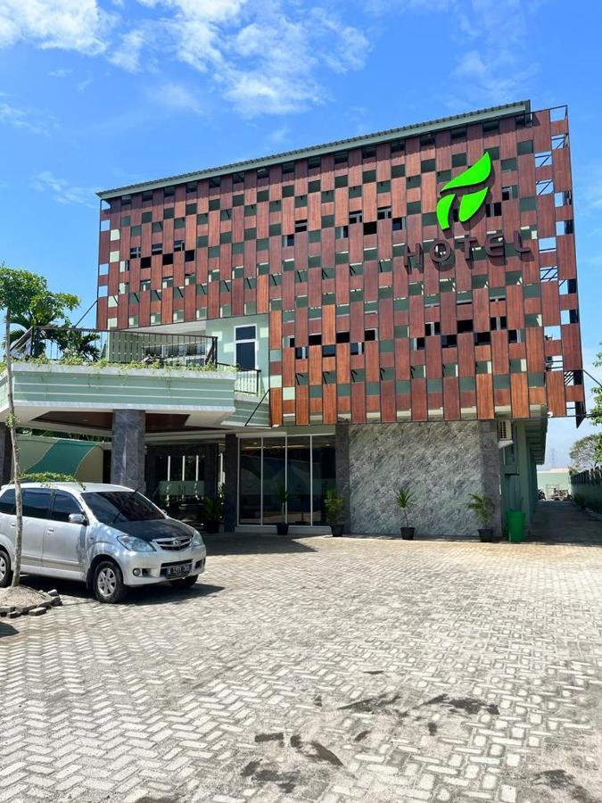 T Hotel Kualanamu Lubukpakam Eksteriør billede